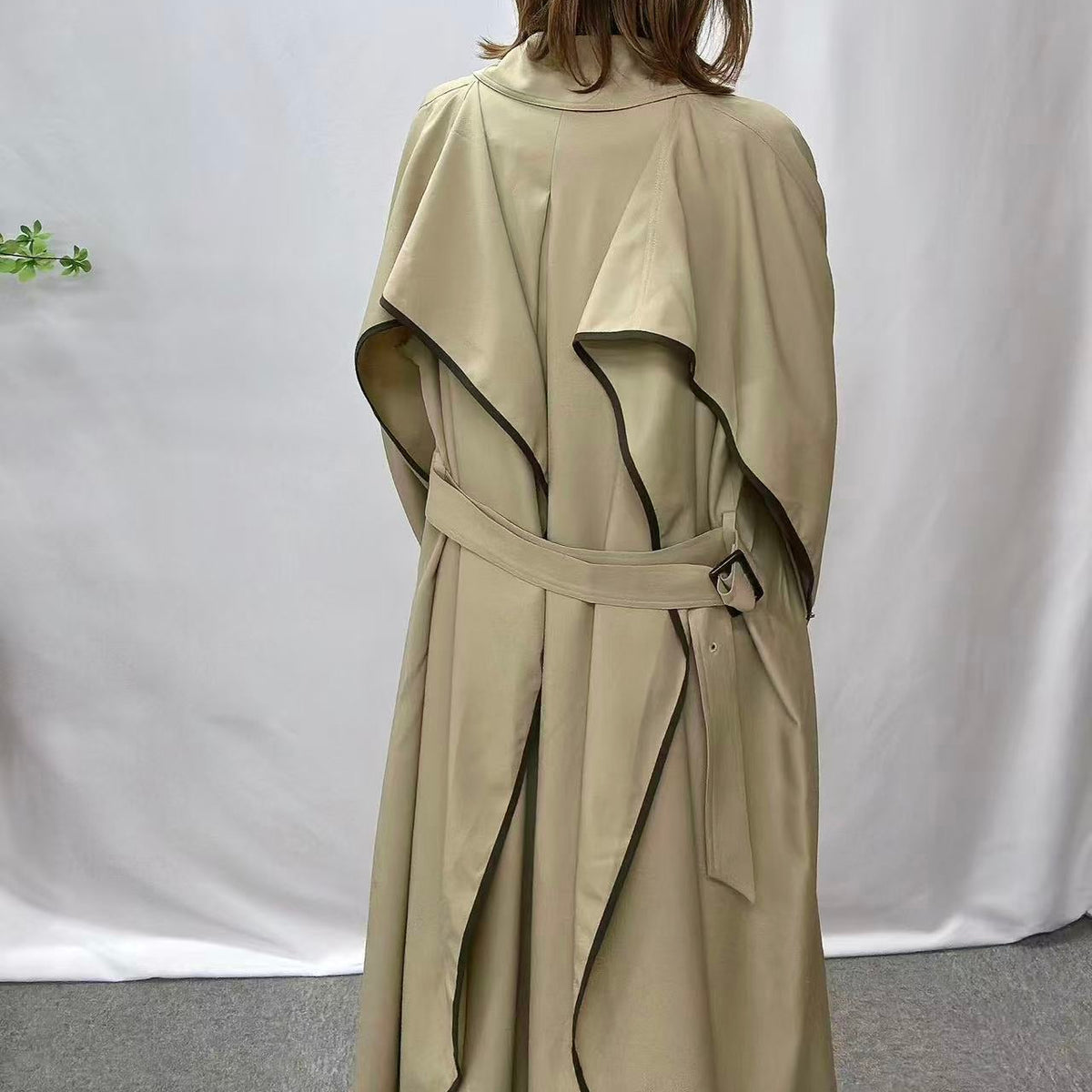 バックフリルロングコート