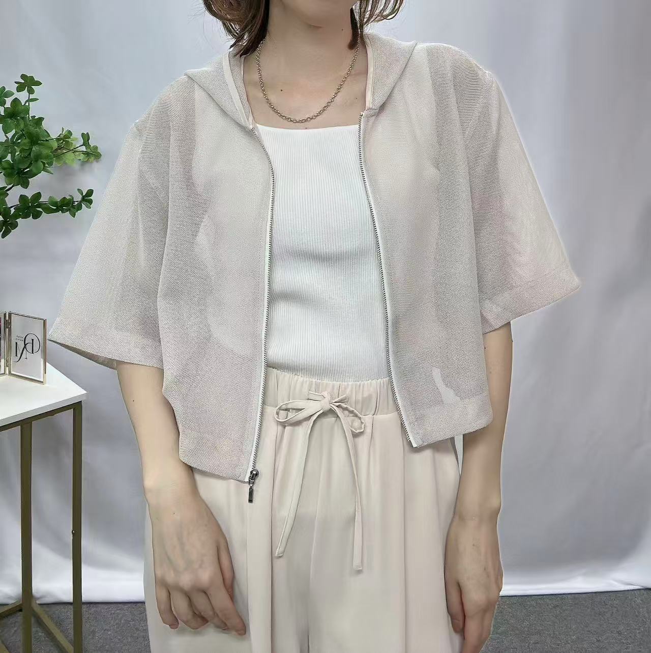 メッシュパーカー
